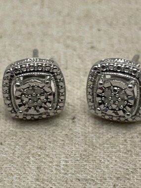 925 Sterling Silver Diamond Stud Earrings